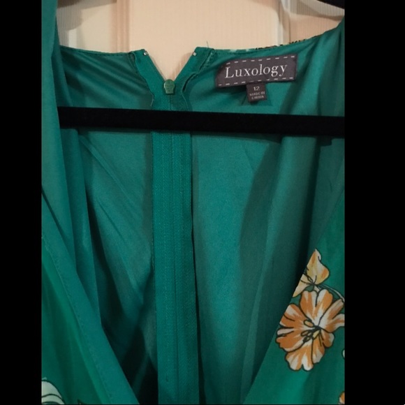 Beautiful green flower dress. Luxology - Picture 3 of 5